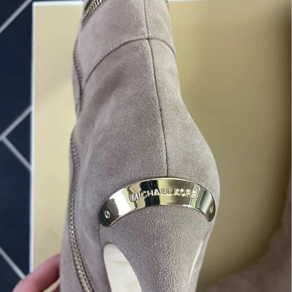 Michael By Michael Kors Haya Bootie Suede DK Dune Haircalf Boot 8 original box - Picture 10 of 10